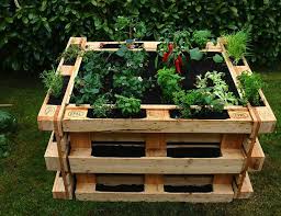 Toom Kreativwerkstatt Hochbeet Aus Europaletten In 2020 Hochbeet Aus Paletten Hochbeet Paletten Garten