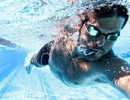 Entdecke hier die schönsten und sinnvollsten geschenke zur geburt. Gesundes Schwimmen Super Training Fur Rucken Und Figur Gesund Co At