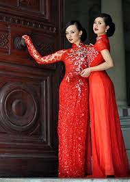 The traditional & modern vietnamese wedding. Pin By Angeline Gong On Discovering Vietnam With Its Style Cuisine Vietnamese Wedding Dress Ao Dai Traditional Dresses