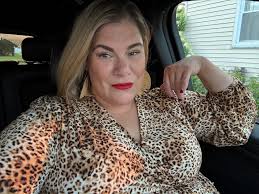 Embracing my cougar energy tonight… ￼