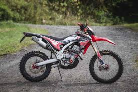 これがエンデューロ最強のcrf250l crf250rのタンク流用で軽量化 off1 jp オフワン ドット ジェイピー オフロードバイク エンデューロ バイク モトクロス