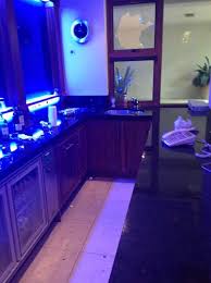 Johnny depp's house (google maps). Johnny Depp Ist Blut Verschmiert Kuche Und Zerschlagen Fenster Nach Durchtrennung Finger Aktuelle Boulevard Nachrichten Und Fotogalerien Zu Stars Sternchen