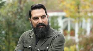 31 mart olayını birtürlü anlayamadım abdülhamid han 1 ordu ile harekât ordusunu isterse parçalıyabilirdi ama ben müslüman müslümanın kanını dökmesine izin vermem diyim silahlarını. Bulent Inal Abdulhamid Han Beni Cok Etkiledi