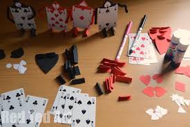 Asvp shop alice in wonderland card stand up props party supplies table decor decoration. Alice In Wonderland Crafts Card Soldiers Red Ted Art Make Crafting With Kids Easy Fun