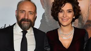 Berguzar Korel Ve Halit Ergenc In 2 Ogullari Han Dunyaya Geldi