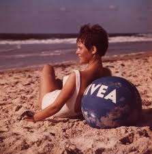Vor über 100 jahren haben wir mit der nivea creme die moderne hautpflege erfunden und wir hören nicht auf, aufs neue hochwirksame produkte zu entwickeln. Beiersdorf Markengeschichte Nivea