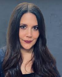 Elizabeth Reddy's Instagram, Twitter & Facebook