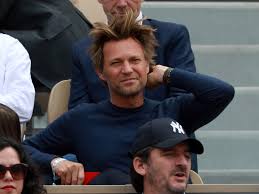 Birth day 30 birth month august birth year 1969 french journalist. Ce Tweet Enigmatique De Laurent Delahousse Rencontre Un Succes Inespere Gq France