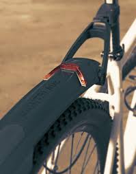 Sks Nightblade Hinterrad Schutzblech Fur Mtb Mit Integrierter Beleuchtung Gunstig Bei Bikes2race