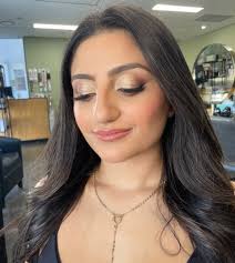 Soft glam perfection ✨ A flawless blend of neutral tones, radiant skin, and  a touch of glow to enhance natural beauty.