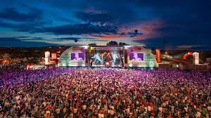 Where a dozen race horses used to blow up the dust near prater park, opera and operetta stars will belt out arias, and circus acrobats of nouveau cirque style will awe the audience with acrobatics and live music. Donauinselfest 2021 In Wien Austria Everfest