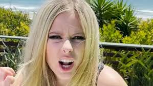 Naturally, the song avril jammed to was her iconic 2002 song sk8er boi. Irnkn4njfyrx4m
