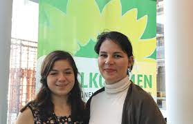 Dieses nahmen verschwörungsgläubige zum anlass, daraus eine neue erzählung zu konstruieren. Jugend Und Parlament 2016 Nuthetalerin Schnuppert Bundestags Luft Annalena Baerbock