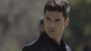 Watch Enemigo Íntimo Episode: Guillotina contra Mil Cumbres