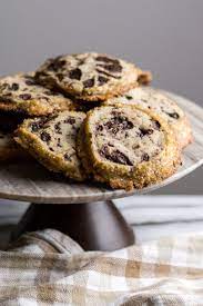 Alison Roman S Salted Butter And Chocolate Chunk Shortbread Knead Bake Cook Chewy Chocolate Chip Cookies Chewy Chocolate Chip Chocolate Chip Shortbread Cookies