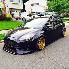 Ford Focus St 2013 Black Colour And Gold Alloy Wheels Rims Low Suspension Tuning Car Ford Focus Ford Focus Hatchback Ford Motorsport
