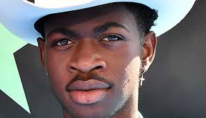 Lil nas x made his saturday night live musical guest debut on the season 46 finale, performing his two recent singles and enduring a wardrobe malfunction on live television. Cz52gafnwuocgm