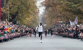 Kipchoge covered the stretch between 30k and 35k in 14:28, 30 seconds faster than any previous 5k split. Eliud Kipchoge Thrusts Himself Into Sports Pantheon But His Sub Two Hour Marathon Is Tainted By Association