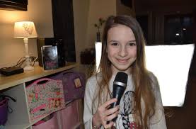 Découvre vite la vidéo pour le savoir. Val De Marne A 12 Ans Levanah A Deja Un Incroyable Cv Artistique Le Parisien