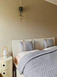 Das rückenteil unseres modells camara besteht aus vielen. Ikea Hack Diy Malm Headboard Malm Kopfteil Mit Lederriemen Individualisieren Eat Blog Love