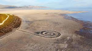 Robert smithson, spiral jetty, 1970, rozel point, great salt lake, utah, 1500 (if unwound) x 15 foot spiral of basalt. Spiral Jetty Holt Smithson Foundation