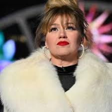 Vivian Leva Ponders Life's Transience On New Single "Sturdy As The Land"