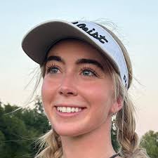 Grace Charis suffers wardrobe malfunction