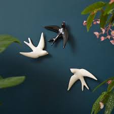 Hirondelle Murale 25 00 27 50 Sur Www Lepetitflorilege Com Sous Le Charme De Ces Hirondelles En Argil Le Petit Florilege Oiseaux En Ceramique Hirondelle