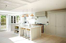 Get an even better kitchen life with the ability to dim, turn off and turn on lights wirelessly. Lighting For Your Country Style Kitchen Homify