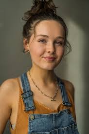 Jodie Redmond's Instagram, Twitter & Facebook