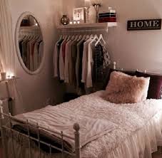 Pinterest L A U R E N H O S I E R Small Room Bedroom Urban Outfitters Room Apartment Bedroom Decor
