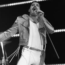 Questa fu l'ultima esibizione di freddie mercury davanti a 12mila tra i momenti sicuramente più emozionanti della storia dei queen, il duetto di freddie mercury con un pubblico da record (250mila persone) sulle. Freddie Mercury Le Sue Ultime Parole Prima Di Morire Amica