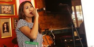 Hakim pengadilan agama jakarta barat mengabulkan gugatan cerai yang diajukan oleh tata janeeta, rabu 26 juni. Kangen Mahadewi Tata Janeeta Ingin Reuni Dengan Ina Dan Puri Kapanlagi Com