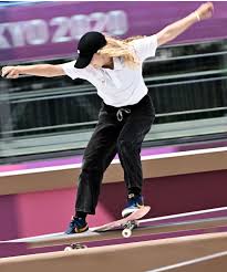 Llevamos mucho tiempo escuchando el rollo de que el skateboard se convertirá en un deporte olímpico, y por algún motivo u otro siempre ha sonado a un futuro lejano. Acessorio Tendencia Queridinho Dos Looks Das Olimpiadas Steal The Look
