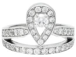 Chaumet célèbre son 230ème anniversaire en rendant hommage à la 1ère muse de la maison a cette occasion, chaumet dévoile les dessous de joséphine à travers un film tourné par les équipes. Bagues Chaumet Bague Chaumet Josephine En Or Blanc Et Diamants Or Blanc Autre Autre Ref 153346 Joli Closet
