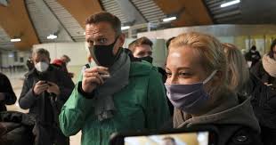 Юлия и алексей навальные в прошлые выходные вернулись из германии, где политик проходил лечение и реабилитацию. V Moskve Zaderzhali Yuliyu Navalnuyu Mir Tch Ua