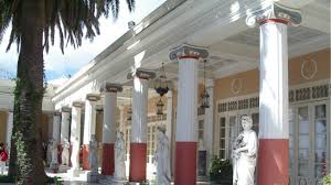 Μνημειακός οβελίσκος, τιμώντας τους κερκυραίους που αγωνίστηκαν ηρωικά κατά της οθωμανικής επιδρομής το 1716, τοποθετείται στον νέο κόμβο του οργανισμού λιμένα κερκύρας. Kerkyra Eikones Ntrophs Egkataleleimmeno To Axilleio