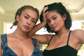 Kylie kristen jenner (born august 10, 1997) is an american media personality, socialite, model, and businesswoman. Kylie Jenner Verzichtet Tatsachlich Auf Ihre Lip Filler Und Wir Feiern Das Ergebnis Schon Jetzt