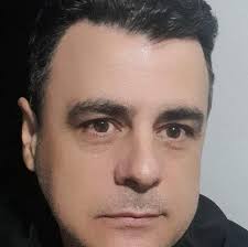 A Avenida Paulista é verde amarelo É Brasil É família É Democracia. Não  para de chegar gente aqui! É @jairbolsonaro ! Aqui está gigantesco!