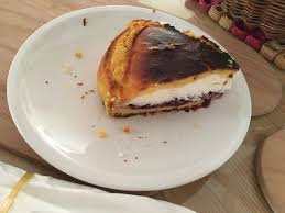 In una planetaria, con il gancio a foglia, lavorate il nel frattempo preparate la mousse di ricotta. Crostata Di Visciole E Ricotta Ultima Fetta Picture Of Forno Boccione Rome Tripadvisor