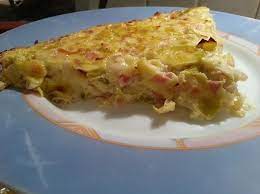 La frittata di porri e basilico è un secondo piatto a base di uova veloce da preparare e molto saporito. Ricetta Frittata Al Forno Porri E Prosciutto Cotto Dolcidee