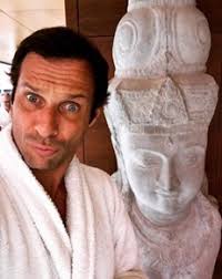 O ator partlilhou uma imagem com o bebé ao colo ainda na maternidade. Jose Carlos Pereira Rapa O Cabelo Mas Nem Imagina Porque Nacional Flash