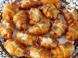Mini Croissants Pizza Au Jambon Et Fromage Recette Ptitchef Croissant Pizza Recettes D Amuse Gueules Jambon Et Fromage