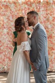 We did not find results for: Ja Sagen Vor Einer Blumenwand Im Dogtap Berlin Blumen Floristik Herbst Hochzeitstrends Farben