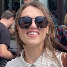 letić cria de becky bloom