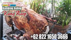 Biasanya kalian pasti makan kambing guling di warung sate atau di rumah makan serba kambing. Kambing Guling Bandung Murah
