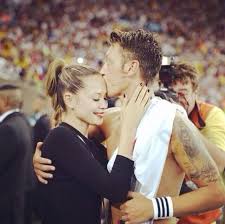 Willkommen auf der offiziellen facebook seite von mandy capristo. Pin By Sandeep Rao On Mandy Capristo Couples Football Couples Cristiano Ronaldo