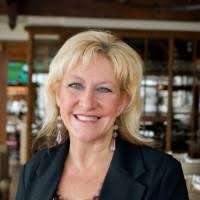 Angela Grinnell's Instagram, Twitter & Facebook