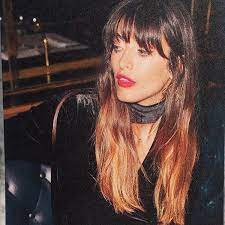 A French Beauty Staple The Red Lip Never Goes Out Of Style Be Inspired By These French Influencers Favorite Sh Hair Styles Long Hair Styles Hair Inspiration