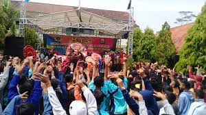 Smk negeri 3 kediri jl. Seni Tari Barongan Kts Smk Pawyatan Daha 3 Kediri Thn Ajaran 2018 2019 Part 2 Youtube